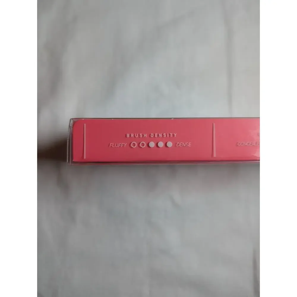 Real Techniques Spot Concealer Brush, Conceal Makeup Formulas Liquid & Cream New
